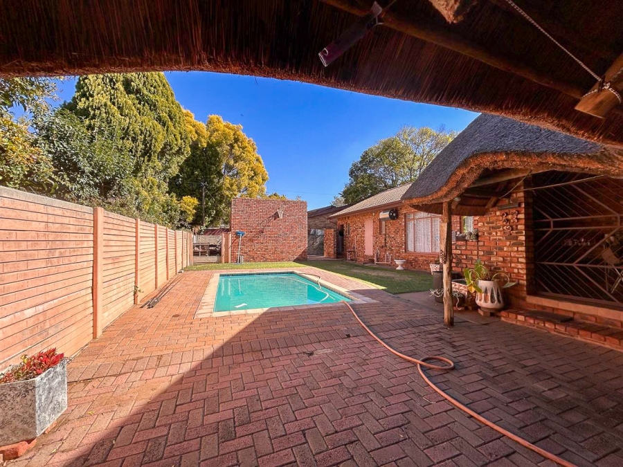 3 Bedroom Property for Sale in Kannoniers Park North West